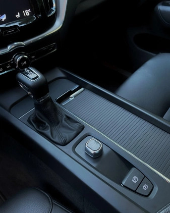 Volvo XC 60 cena 118900 przebieg: 105000, rok produkcji 2018 z Białystok małe 137